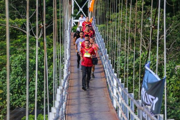  500 Pelari Ikuti Bukit Lawang Orangutan Trail Run Kelas 7 Km, Termasuk Wagub dan Pangdam